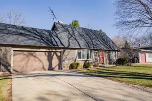 938 Aberdeen Dr, Crystal Lake, IL 60014 - Photo 1