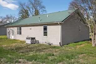 109 Illini Ct, Vienna, IL 62995 - Photo 4