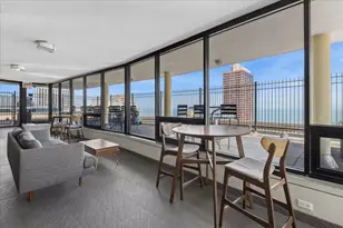 2930 N Sheridan Rd, Chicago, IL 60657 - Photo 14