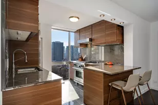 1555 N Dearborn St, Chicago, IL 60610 - Photo 8