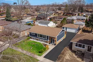 10817 S Oak Park Ave, Worth, IL 60482 - Photo 2