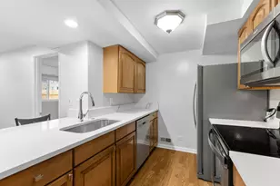 8824 Robin Dr, Des Plaines, IL 60016 - Photo 2