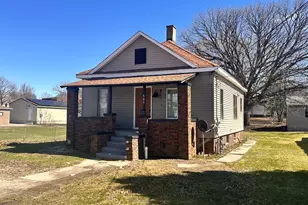 905 N Jackson St, Streator, IL 61364 - Photo 1