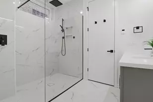 5824 N Lincoln Ave, Chicago, IL 60659 - Photo 12