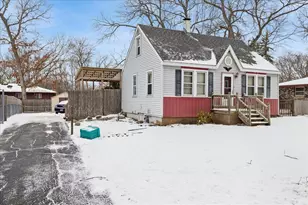 338 College Ave, Winthrop Harbor, IL 60096 - Photo 2