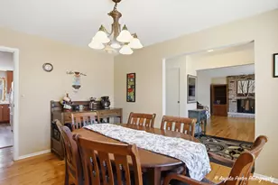 916 Essex Ct, McHenry, IL 60050 - Photo 8