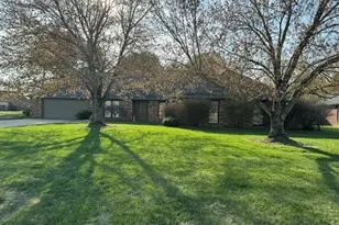 1602 S Eugene Ln, Marion, IL 62959 - Photo 4