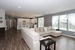 3617 Emerald Rd, Elgin, IL 60124 - Photo 4