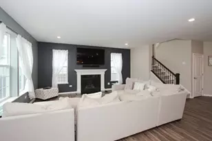 3617 Emerald Rd, Elgin, IL 60124 - Photo 6