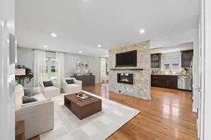 604 S Edward St, Mount Prospect, IL 60056 - Photo 2