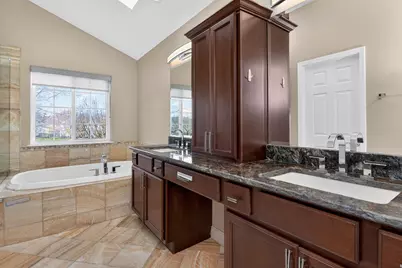 1108 Oxford Court, Oakbrook Terrace, IL 60181 - Photo 22