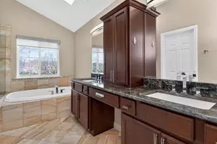 1108 Oxford Ct, Oakbrook Terrace, IL 60181 - Photo 22