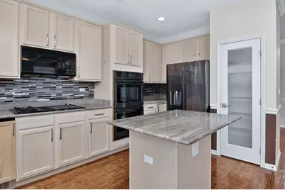 1108 Oxford Court, Oakbrook Terrace, IL 60181 - Photo 12