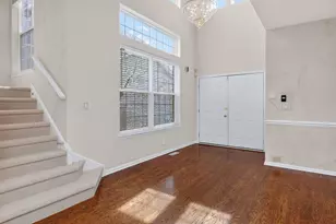 1108 Oxford Ct, Oakbrook Terrace, IL 60181 - Photo 2