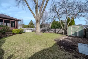 2413 Flambeau Dr, Naperville, IL 60564 - Photo 54