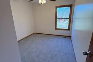 8885 Dryden St, Woodridge, IL 60517 - Photo 16