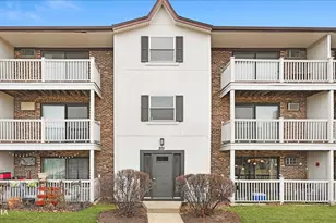 201 Gregory St, Aurora, IL 60504 - Photo 1