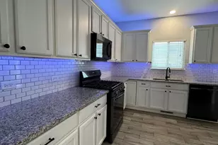 801 Parkside Ln, Yorkville, IL 60560 - Photo 10