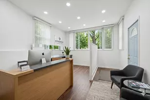 2144 W Montrose Ave, Chicago, IL 60618 - Photo 8