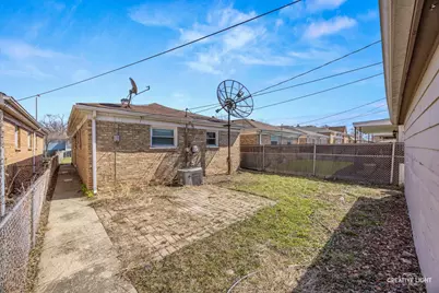 7812 Meade Avenue, Burbank, IL 60459 - Photo 16