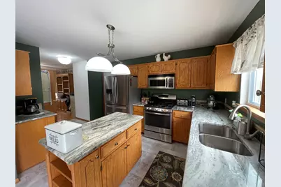 1610 Cottonwood Trail, Yorkville, IL 60560 - Photo 4