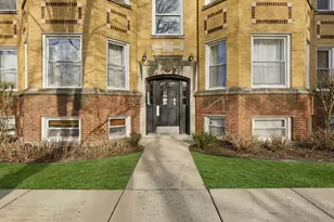 2579 W Montrose Ave, Chicago, IL 60618 - Photo 2
