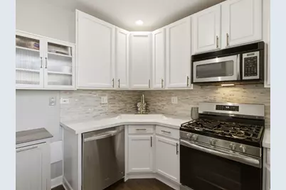 2579 W Montrose Avenue #2N, Chicago, IL 60618 - Photo 8