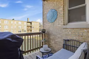 2579 W Montrose Ave, Chicago, IL 60618 - Photo 14