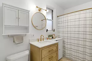 2579 W Montrose Ave, Chicago, IL 60618 - Photo 12