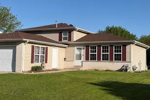 2 Beaver Creek Ct, Bolingbrook, IL 60490 - Photo 2