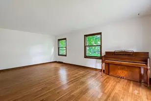 1009 Anne Rd, Naperville, IL 60540 - Photo 4