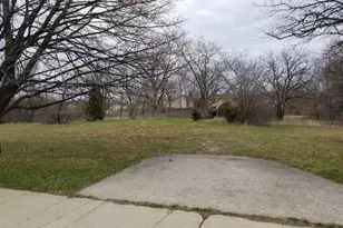 1577 N Dilleys Rd, Gurnee, IL 60031 - Photo 1