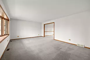 2176 Jordan Ln, Elgin, IL 60123 - Photo 14