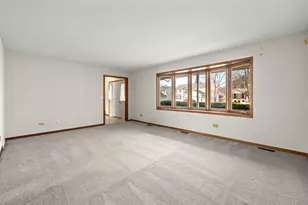 2176 Jordan Ln, Elgin, IL 60123 - Photo 16