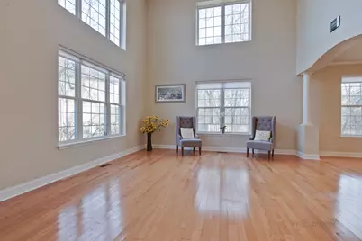 33 River Oaks Circle E, Buffalo Grove, IL 60089 - Photo 2