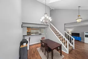 445 Le Parc Cir, Buffalo Grove, IL 60089 - Photo 2