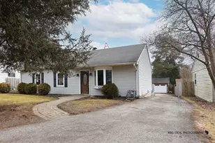 315 Oakwood Dr, Antioch, IL 60002 - Photo 1