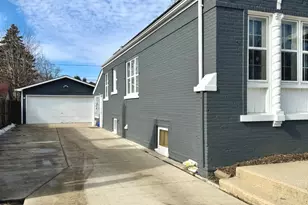 216 Burton St, Waukegan, IL 60085 - Photo 2