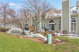 1162 Talbots Ln, Elk Grove Village, IL 60007 - Photo 4