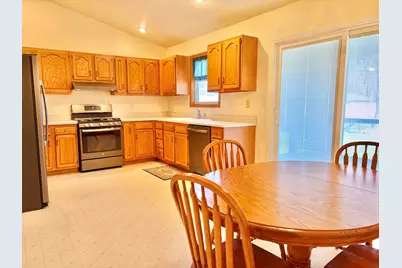 2100 Fox Chase Drive, Ottawa, IL 61350 - Photo 8