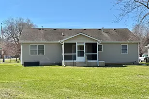 2100 Fox Chase Dr, Ottawa, IL 61350 - Photo 2