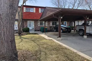 1527 Mohawk Trail, Wheeling, IL 60090 - Photo 1