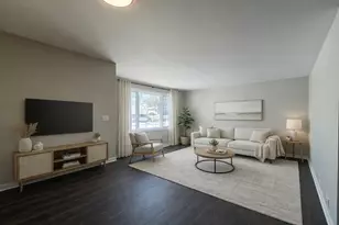 155 W Wayne Pl, Wheeling, IL 60090 - Photo 2