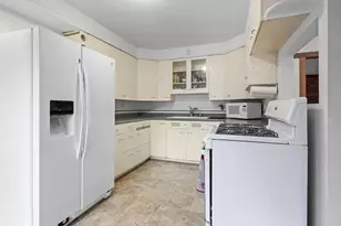 1630 Raymond St, South Elgin, IL 60177 - Photo 8