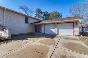 182 Lockwood Ln, Bloomingdale, IL 60108 - Photo 2