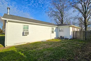 614 E Superior St, Irvington, IL 62848 - Photo 38