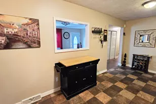 614 E Superior St, Irvington, IL 62848 - Photo 14