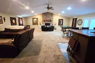 614 E Superior St, Irvington, IL 62848 - Photo 2