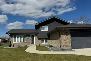 7612 167th St, Tinley Park, IL 60477 - Photo 1