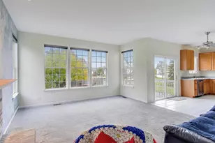 697 Providence Ln, Lindenhurst, IL 60046 - Photo 14